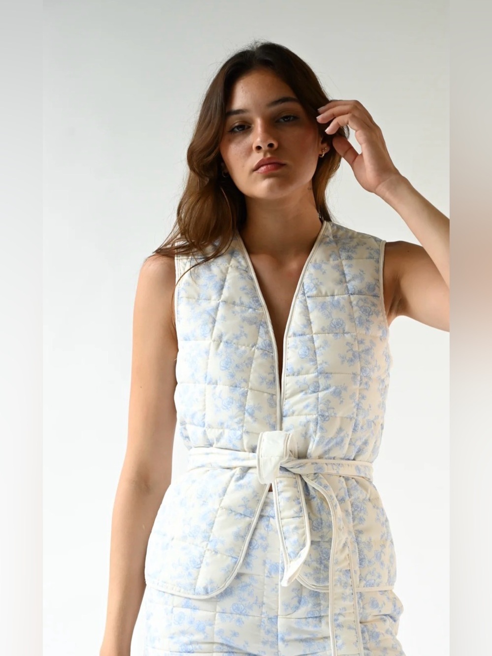 YLLW Yellow The Label Carrington Quilted Blue Toile Belted Wrap Vest Size M/L